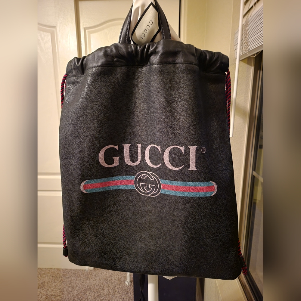 100% guaranteed authentic GUCCI leather drawstring backpack EUC